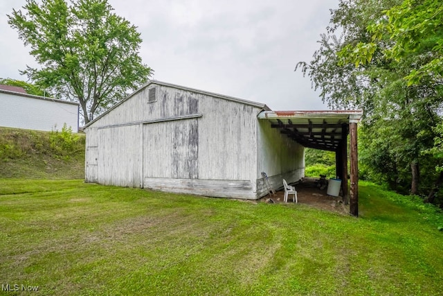 view of outdoor structure featuring a yard