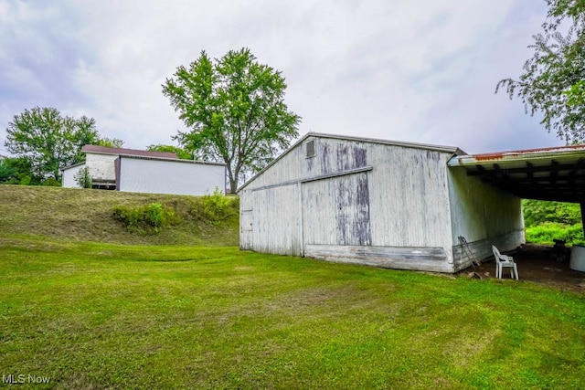 view of outdoor structure featuring a lawn