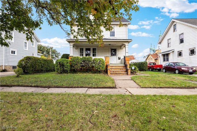 view of front of home featuring a front lawn