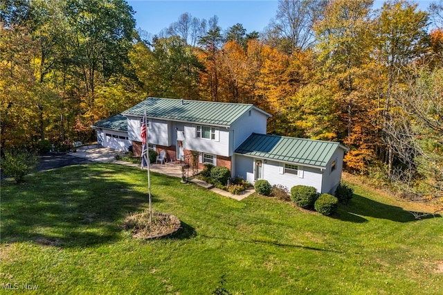 back of house featuring a yard