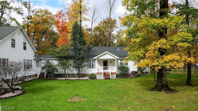 view of front of home featuring a front lawn