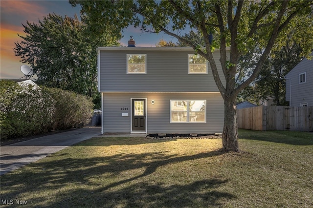 view of front of house featuring a yard