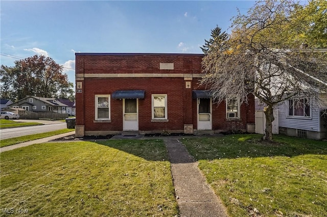 view of front facade with a front yard