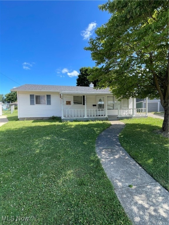 view of front of property featuring a porch and a front lawn