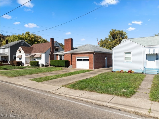 view of front of home featuring a front lawn