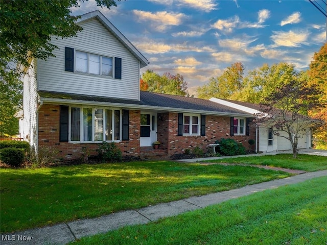 view of front of home featuring a yard