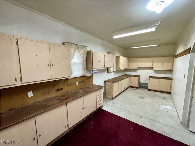 kitchen featuring cream cabinetry