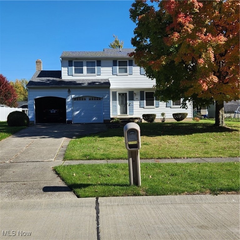 view of front of property with a front lawn