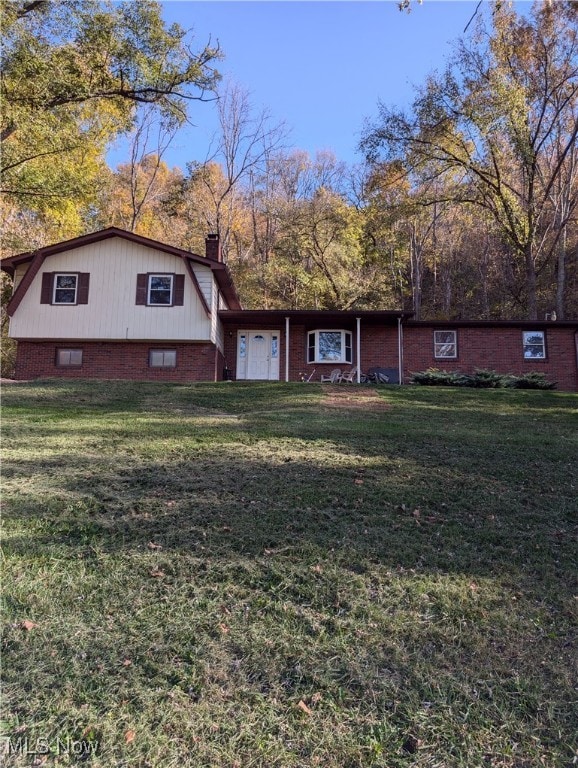 view of front of home with a front yard