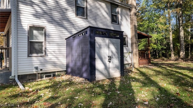 view of outdoor structure with a yard