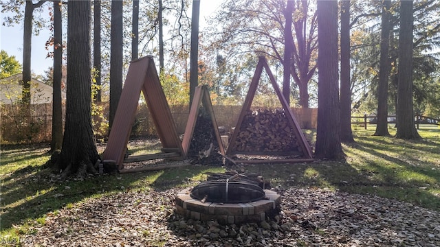 view of yard featuring an outdoor fire pit