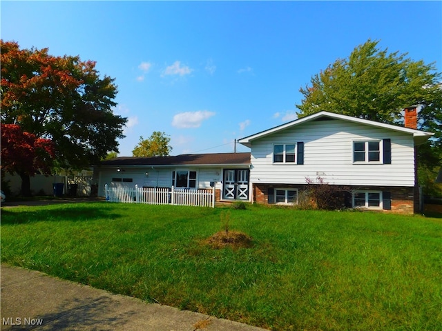 tri-level home featuring a front lawn