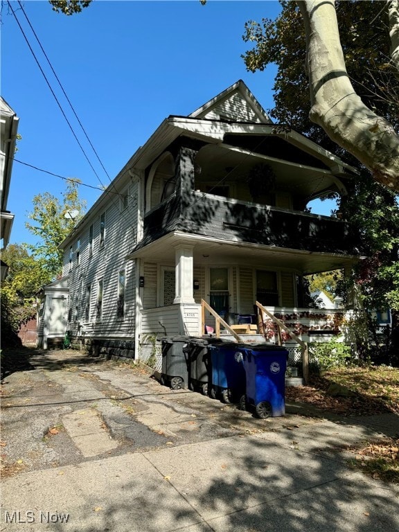 view of front of property with a porch