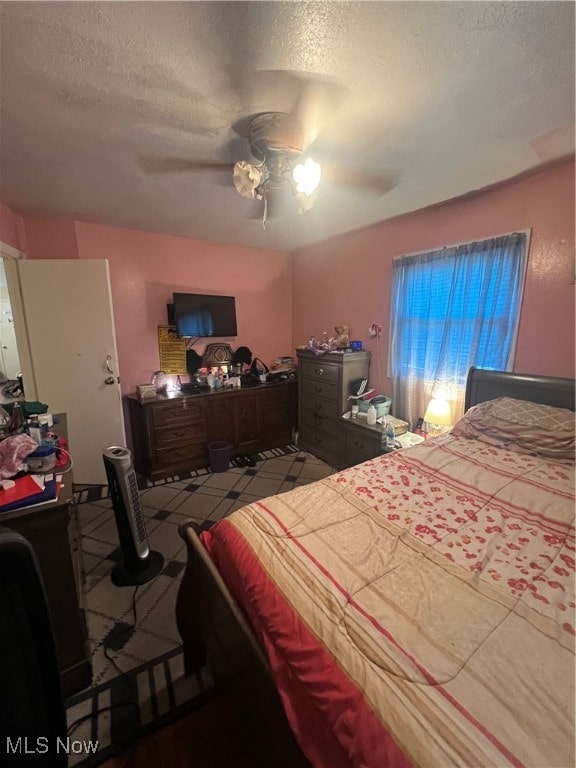 bedroom featuring a textured ceiling and ceiling fan