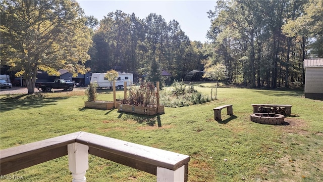 view of yard featuring an outdoor fire pit