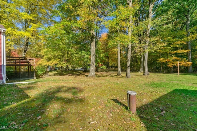 view of yard with a pergola