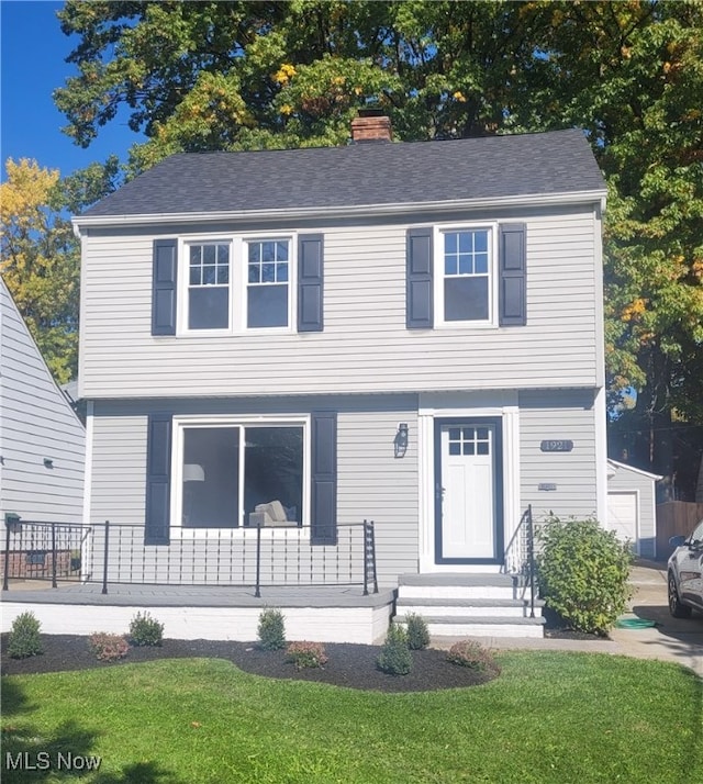 view of front of property featuring covered porch and a front yard