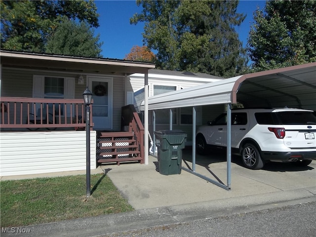 view of front facade featuring a carport