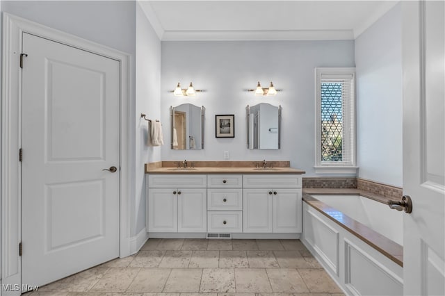 39470 Stillman Ln, Willoughby, OH 44094 - bathroom featuring vanity, crown molding, and a bathing tub