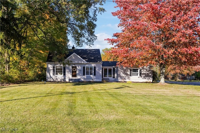 view of front of house featuring a front yard