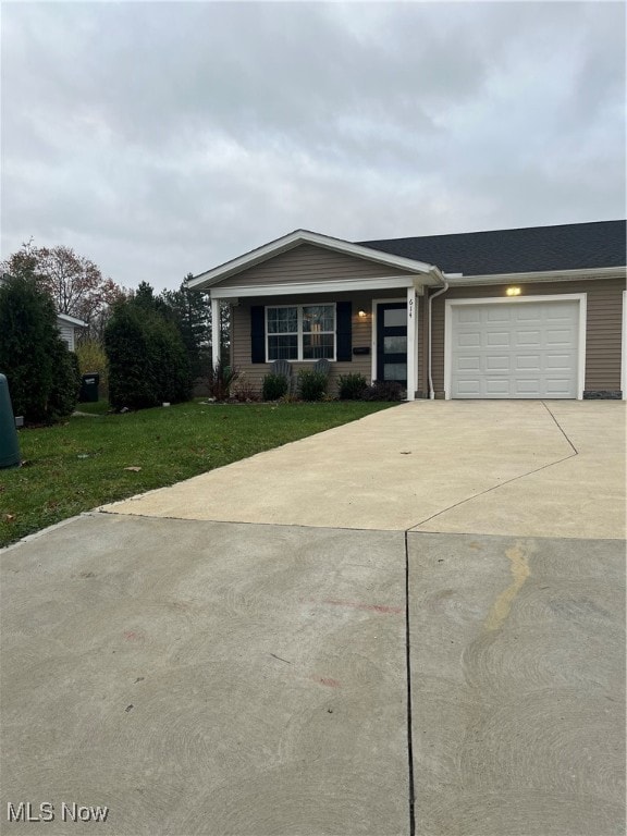 view of front of house featuring a front yard and a garage