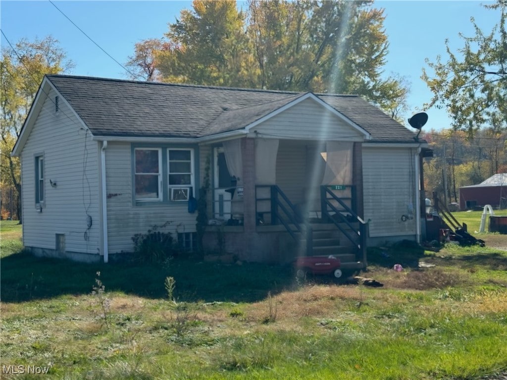 bungalow-style house with a front lawn