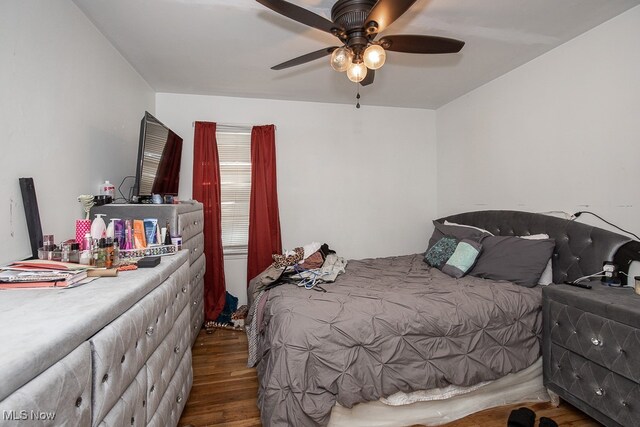 bedroom featuring dark hardwood / wood-style floors and ceiling fan