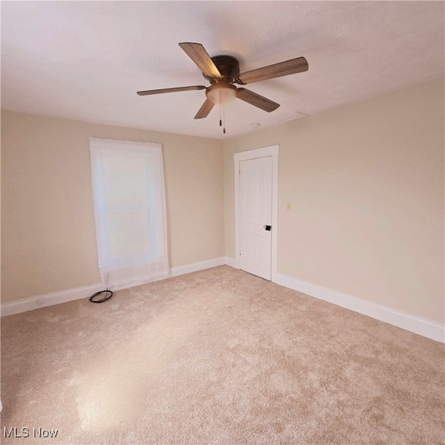 unfurnished room with carpet and ceiling fan