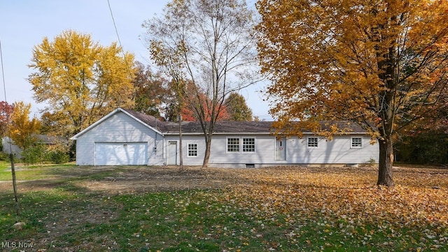 view of front of house with a front lawn and a garage