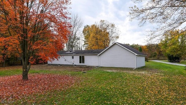 5552 Nelson Mosier Rd, Southington, OH 44470 - back of property with a lawn