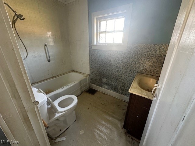 full bathroom with vanity, toilet, and tiled shower / bath