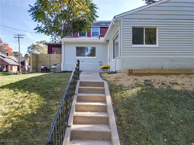 view of front of house with a front yard