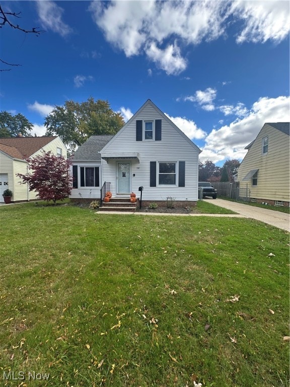 view of front facade with a front lawn