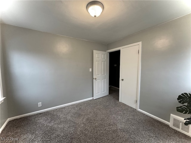 view of carpeted spare room