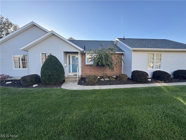 single story home featuring a front yard