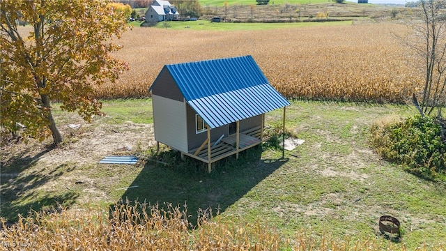 view of yard with a rural view and an outdoor structure