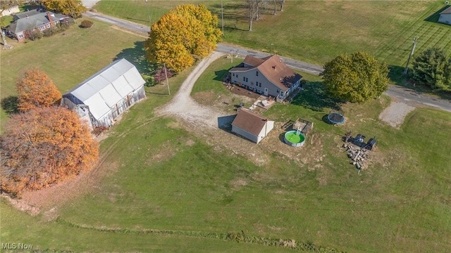 birds eye view of property featuring a rural view