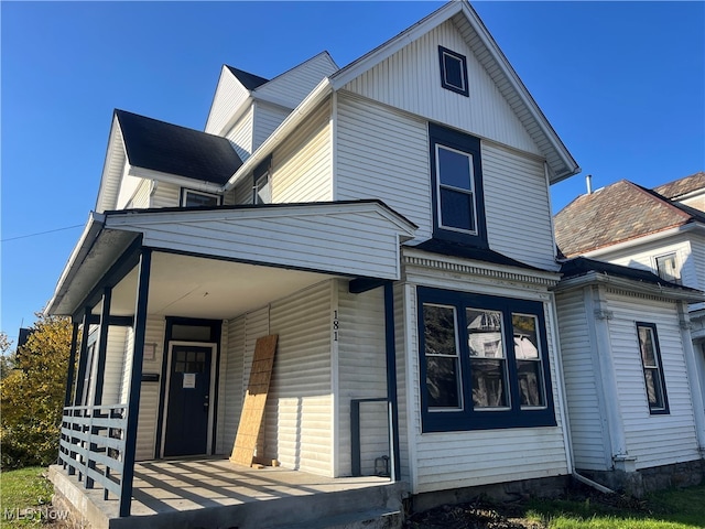 view of front facade with covered porch