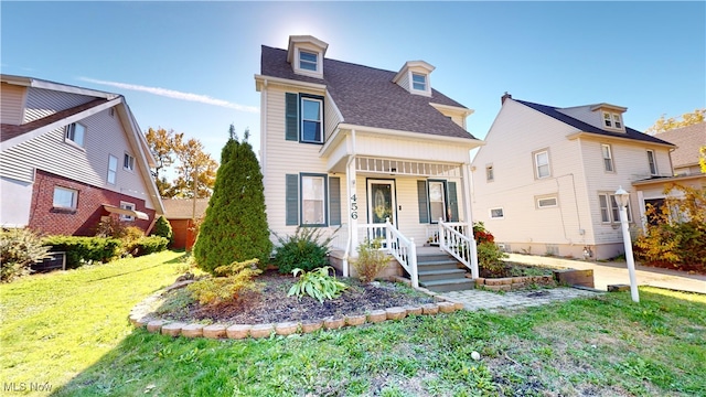 view of front facade featuring a porch and a front yard