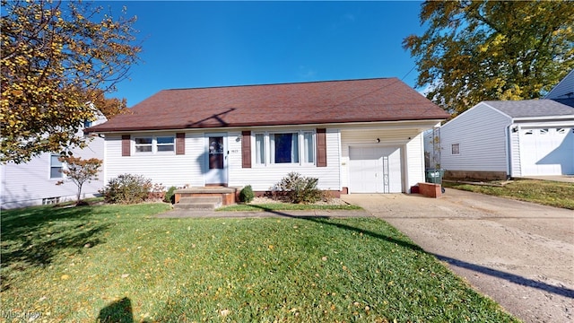 view of front of home featuring a front lawn