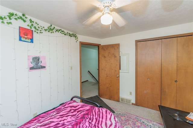 bedroom featuring a closet, ceiling fan, and a textured ceiling