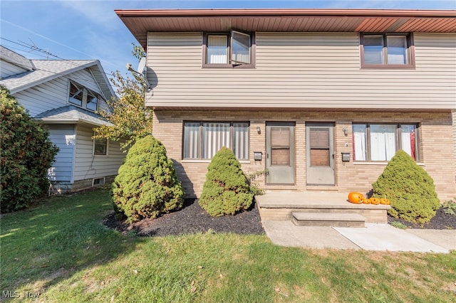 view of front of property with a front lawn