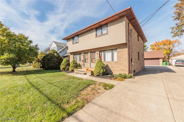 front of property with a front lawn