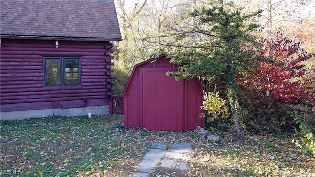 view of outbuilding