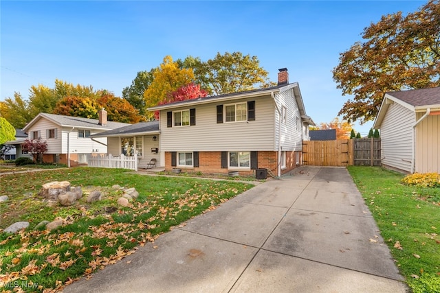 tri-level home featuring a front yard