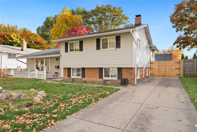 split level home with a front yard