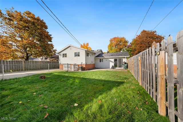 view of yard with a patio area