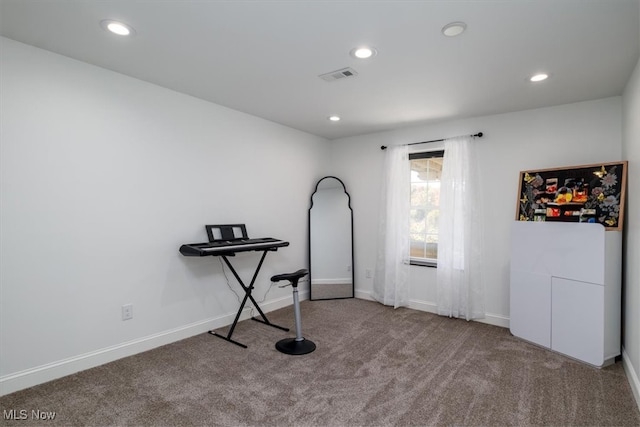 workout room with carpet flooring