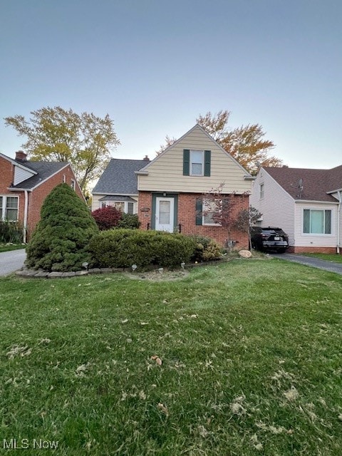 view of front of home with a front lawn