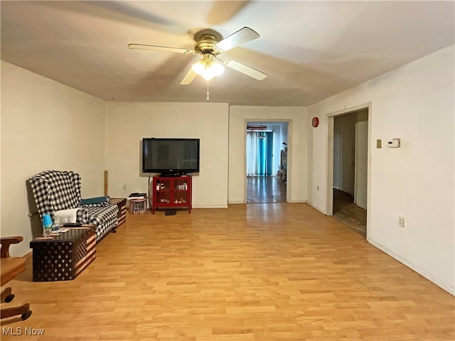 living room with light hardwood / wood-style floors and ceiling fan